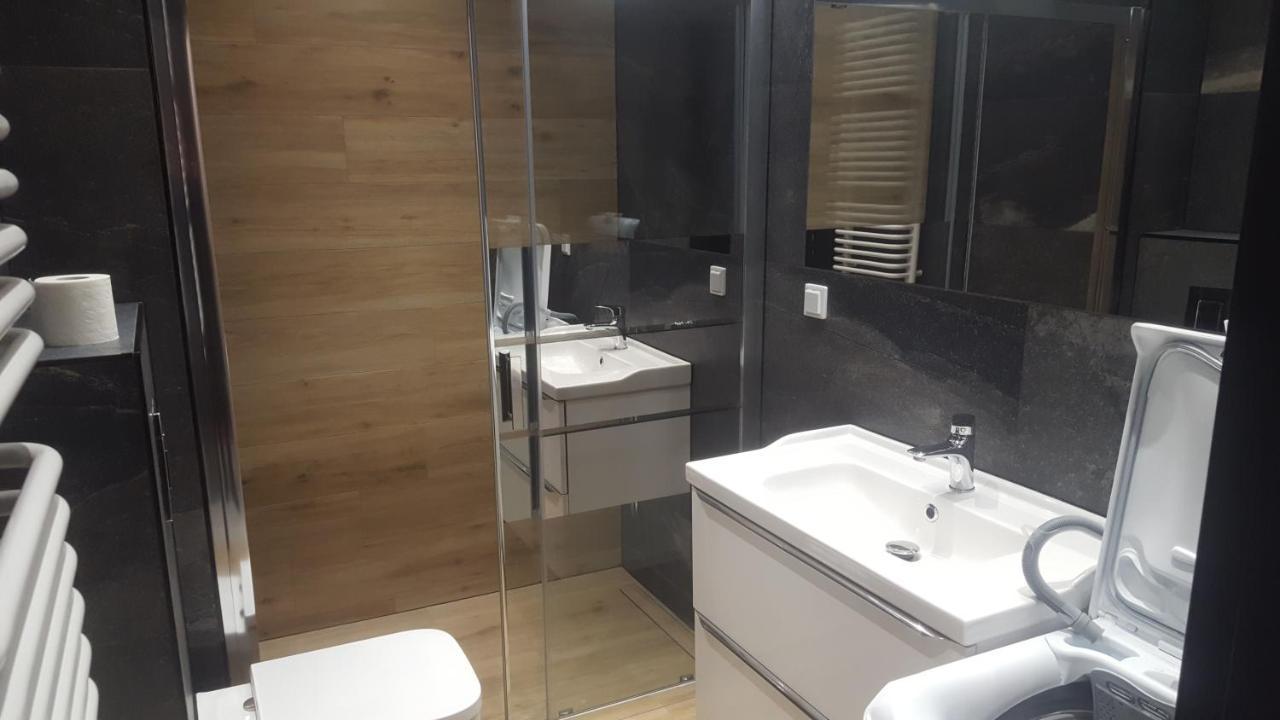 Apartament Skarbowa 2 & Parking Leszno  Eksteriør billede